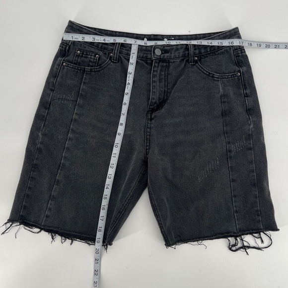 Jinggu Black Cut Off Distressed Jean Shorts Size 32 Women’s - Picture 4 of 4